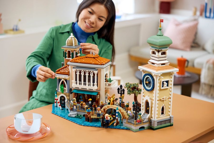 LEGO Icons Venetian Neighbourhood (11388) + free Water Taxi GWP